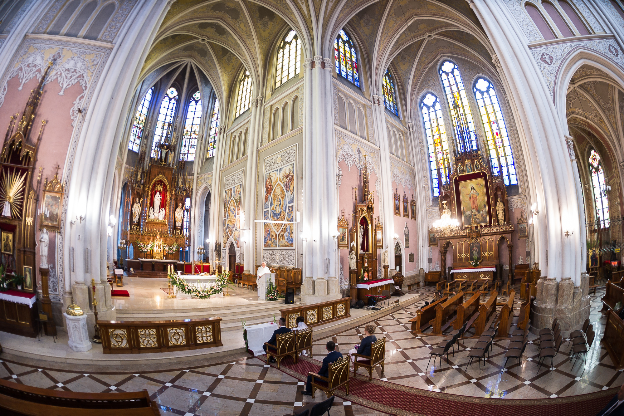 Ślub w monumentalnej katedrze w Radomiu